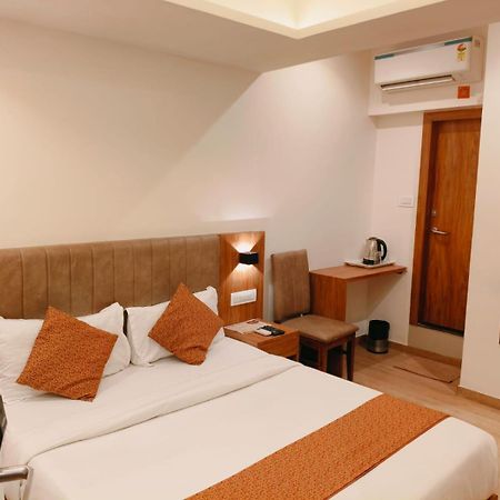 Hotel Black Burn Mumbai Eksteriør bilde