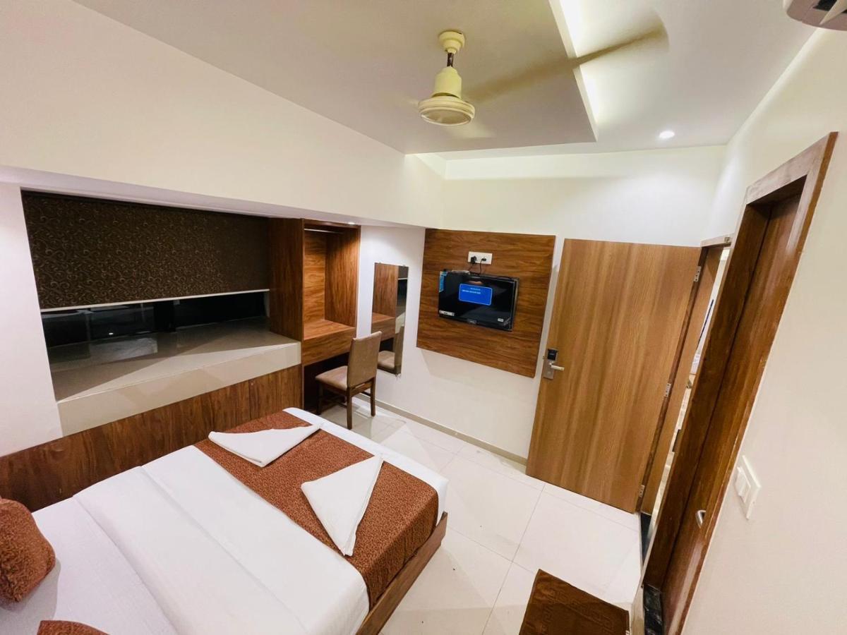 Hotel Black Burn Mumbai Eksteriør bilde