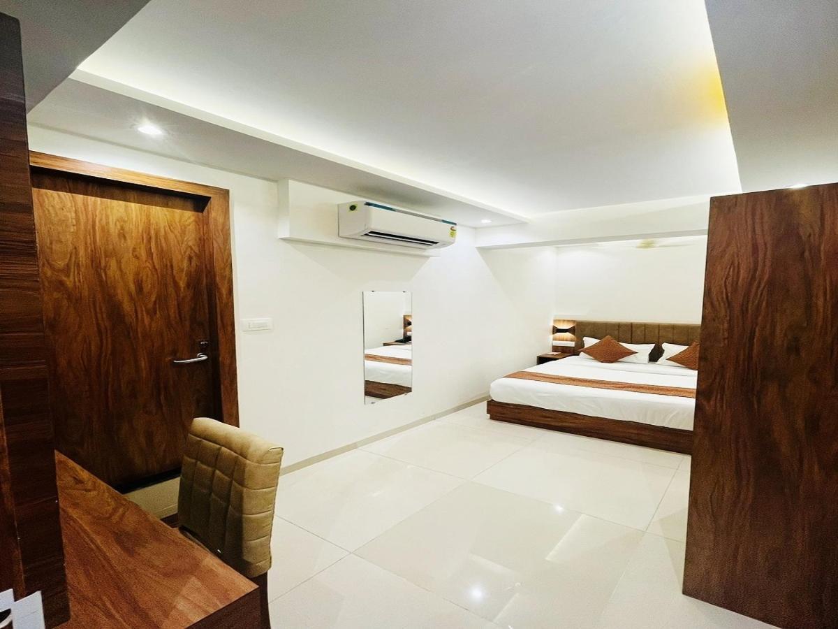 Hotel Black Burn Mumbai Eksteriør bilde