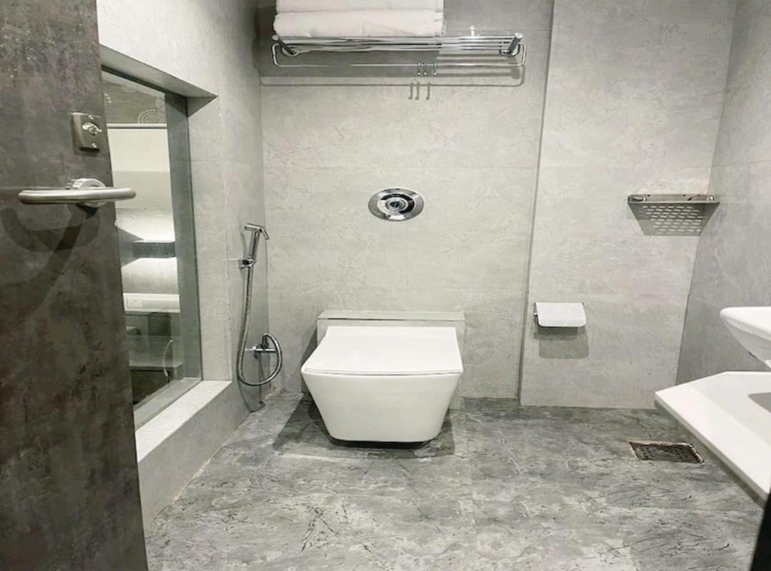 Hotel Black Burn Mumbai Eksteriør bilde